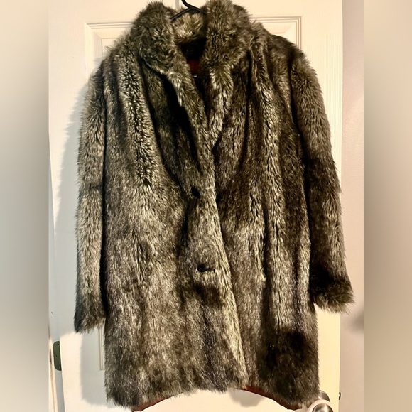PRICE ⬇️ Vintage Tissavel Of France Faux Fur Coat By Gino Rossi - Picture 1 of 6